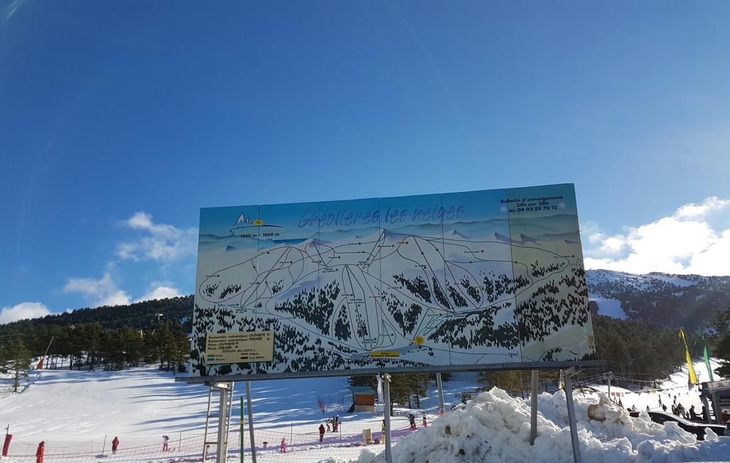 Apartment Face Aux Pistes Gréolières-les-Neiges Exteriör bild